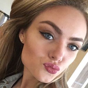 Meet your Posher, Abigail